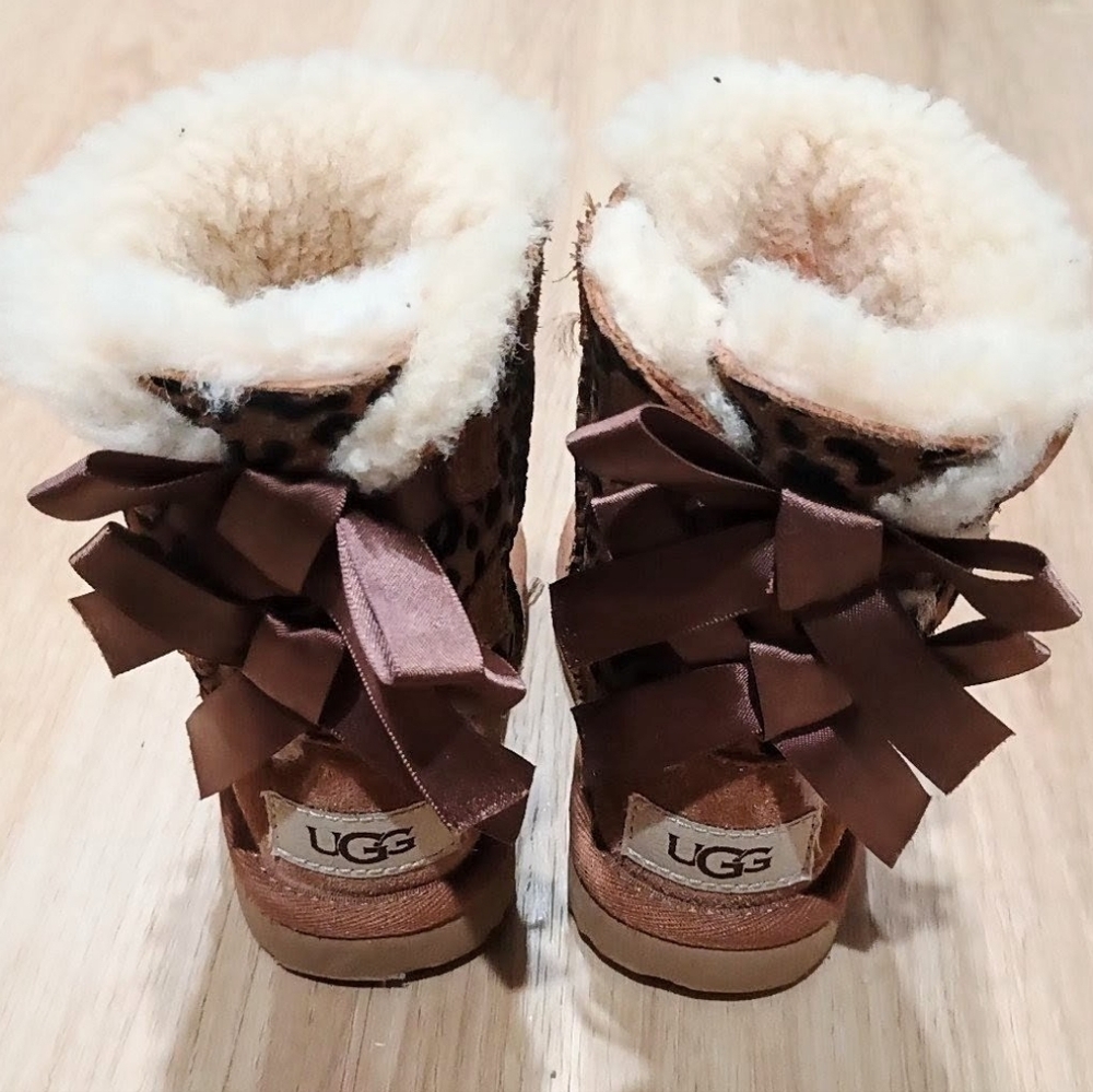 UGG Leopard Print Boots For Toddler - Picture 3 of 5